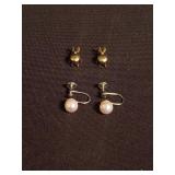 14kt gold & pearl earrings & pair of 14kt gold