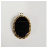 Yellow gold and onyx pendant/brooch. 14k gold