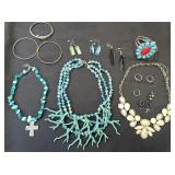 Group of assorted womenï¿½s jewelry