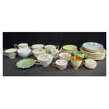 Box of miscellaneous tea cups and plates