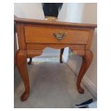 Broyhill Oak end table with drawer