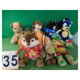 8 Stuffed Animals Includes Alvin