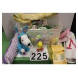 Tote of Easter Decor Includes Snoopy & Woodstock