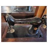 Vintage Singer Sewing Machine in Stand