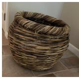 Large Handmade  Wicker Basket 17-1/2ï¿½ R x 14-3/4ï¿½