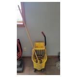 Rubbermaid mop bucket