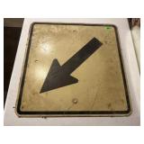 Arrow directional traffic sign