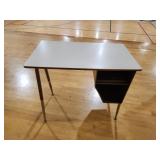 EXECUTIVE STUDENT DESK W/ LAMINATED WOOD TOP,