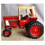 International 1586 Die Cast Tractor