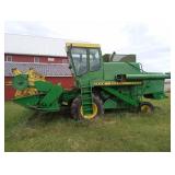 John Deere 4400 Combine