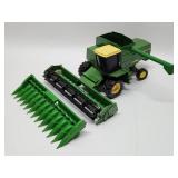 1/16 Ertl John Deere Combine With Corn & Grain