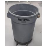 Brute Rubbermaid Modile Garbage Bin (22"×32")