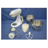 Kitchenaide Stand Mixer With Accessories