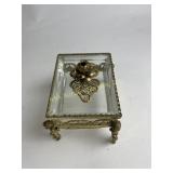 Glass dresser box w/metal mounts. Finial loose.