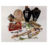 Assorted costume jewelry (Necklaces, earrings,