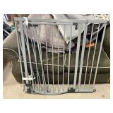 Metal pet gate