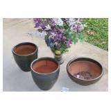 4 Ceramic pots/planters & artificial arrangement