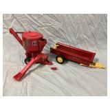 1/16 IH feed mixer, NH spreader