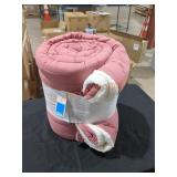 Room Essentials Red/Pink Comforter King Size