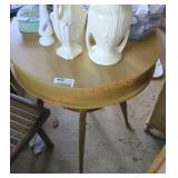 Vintage MCM round side table (contents not include