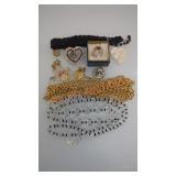 Miscellaneous costume jewelry pieces