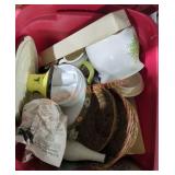 Miscellaneous household tote lot