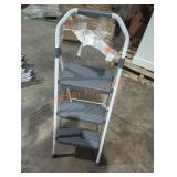 1 gorilla 3 step ladder