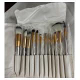 12 Makeup Brushes & Case