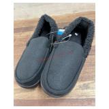 Black boys size 3-4 Cuddl Duds slippers