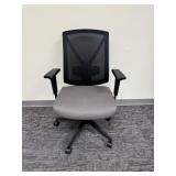 (1) OFFICE CHAIR