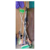 Push broom - Swiffer mop - Rubbermaid Reveal mop