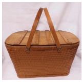 Vintage wicker picnic basket, 19" x 13" x 10"