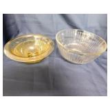 Pyrex 10 cup ribbed glass mixing bowl - Amber