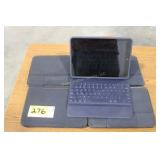 5 7th Gen Ipads with Case and keyboard
