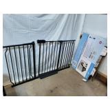 Adjustable gate and single door pet crate