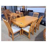 Oak Dining room table with 6 chairs & 1 leaf