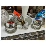 LOT OF MIXED GLASSWARE PAPERWEIGHT / ELEPHANT