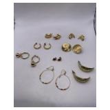 GOLDEN PIERCED EARRING LOT OF 8