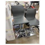 2PC HYDRAULIC STOOLS / BARSTOOLS