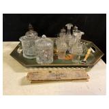 METAL TRAY WITH GLASSWARE ITEMS