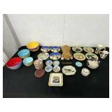 26 CATS  (BOWLS CUPS PLATES COSTERS)