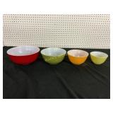 4 PYREX NESTING BOWLS RED VERDE ORANGE YELLOW