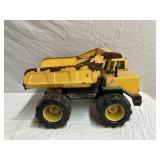 METAL TONKA DUMP TRUCK