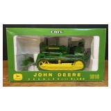 1/16 John Deere 1010 Crawler 2001 Plow City NIB Ertl