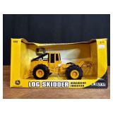 1/32 John Deere Skidder NIB Ertl