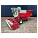 1/24 IH 915 Combine Ertl