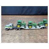 1/64 John Deere Semi w/Tractors Ertl