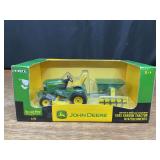 1/16 John Deere X585 L&G NIB Ertl