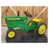 Ertl (TOMY) John Deere 4020 Diesel Pedal Tractor