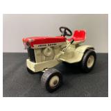 1/16 John Deere 140 L&G Patio Red Ertl